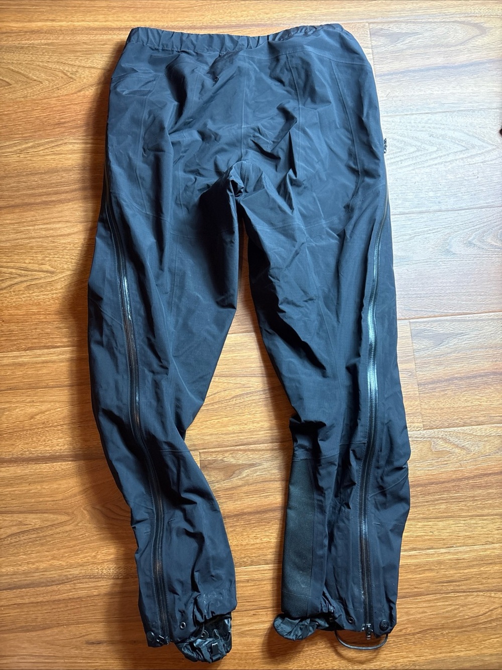 Arc'teryx Men's Black Cargo Shell Pants - Picture 2 of 5